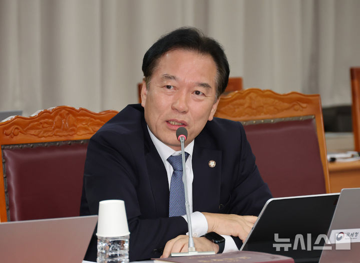 [세종=뉴시스] 배훈식 기자 = 사진은 정태호 더불어민주당 의원이 지난 13일 오후 세종시 정부세종2청사에서 열린 국회 재정경제기획위원회 국세청 국정감사에서 질의하고 있는 모습. 2026.10.13. dahora83@newsis.com
