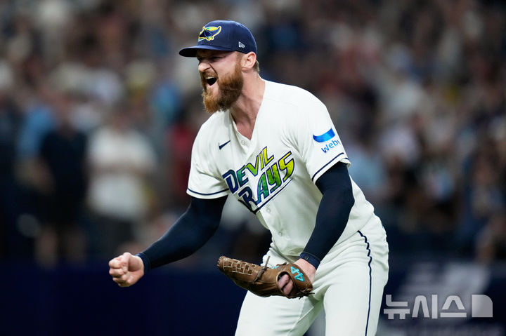 ALCS 2차전 승리 환호하는 브라이언 베이커