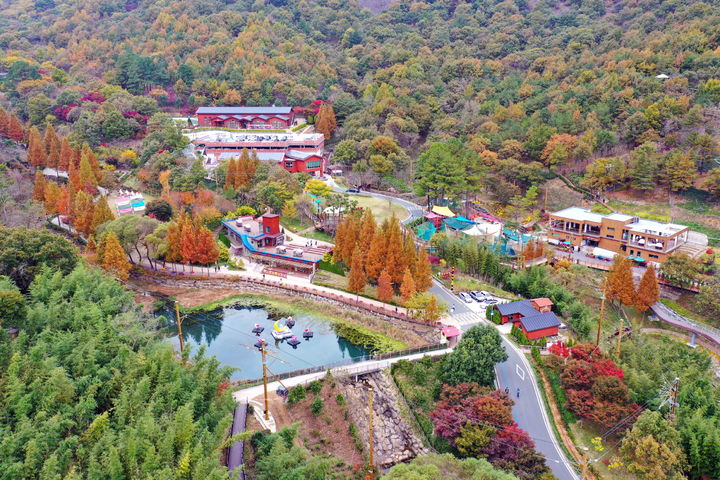 [진주=뉴시스] 진주시, '월아산 숲속의 진주' 전경.(사진=진주시 제공).2026.10.14.photo@newsis.com *재판매 및 DB 금지