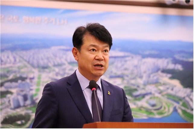 [서울=뉴시스] 국회 국토교통위원회 소속 복기왕 국회의원. (사진=복기왕 국회의원 제공) *재판매 및 DB 금지