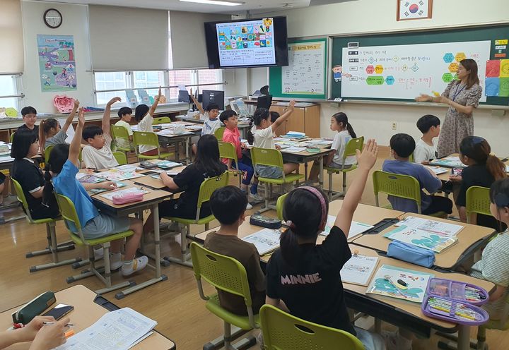 [안동=뉴시스] '문해력+'를 활용한 수업 장면. (사진=경북교육청 제공) 2026.10.14. photo@newsis.com *재판매 및 DB 금지
