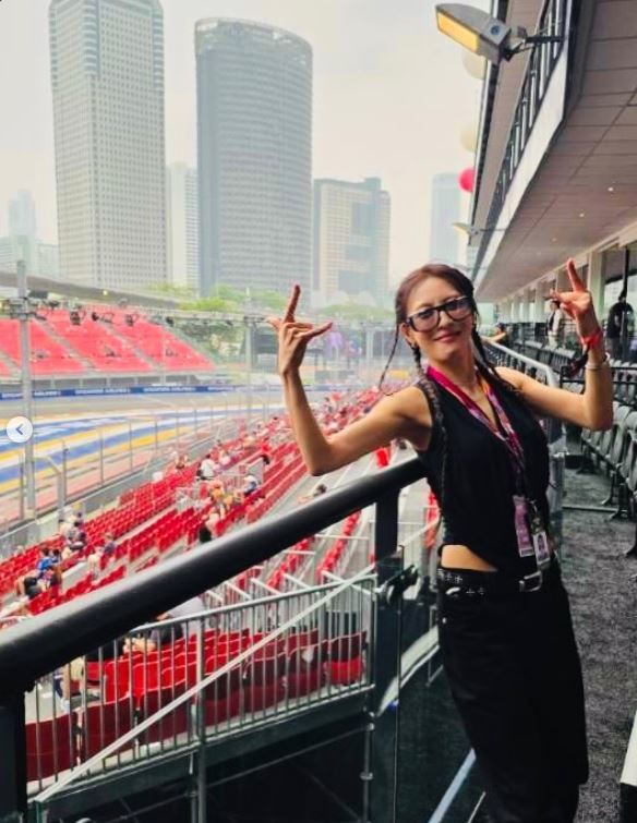 [서울=뉴시스] 배우 하지원이 지난 13일 자신의 인스타그램에 F1 경기장에서 찍은 사진을 공개했다. (사진출처=하지원 SNS) *재판매 및 DB 금지