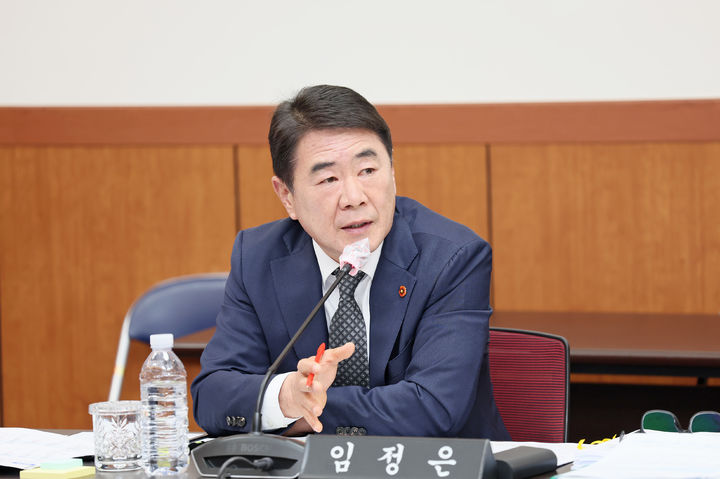 [제주=뉴시스] 14일 열린 제455회 제주도의회(임시회) 농수축위원회 행정사무감사에서 임정은 의원(대천·중문·예래동)이 발언하고 있다. (사진=제주시 제공) 2026.10.14. photo@newsis.com *재판매 및 DB 금지