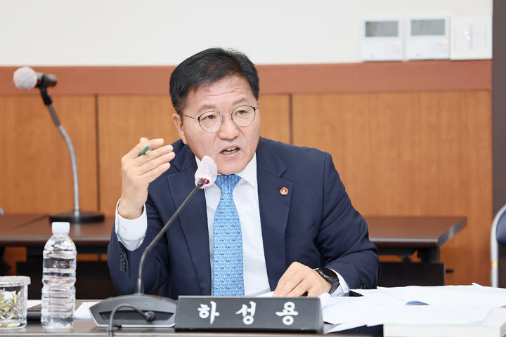 [제주=뉴시스] 14일 열린 제455회 제주도의회(임시회) 농수축위원회 행정사무감사에서 하성용 의원(안덕면)이 발언하고 있다. (사진=제주시 제공) 2026.10.14. photo@newsis.com *재판매 및 DB 금지