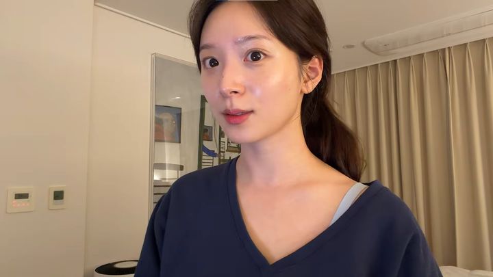 [서울=뉴시스] 인플루언서 김지영이 민낯에도 아름다운 외모와 육아를 하는 일상을 공개했다. (사진=유튜브 채널 '김지영' 캡처)
