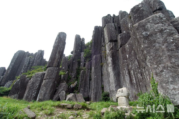 [전남광주=뉴시스] 전남광주 동구 용연동 무등산 주상절리대 전경. (사진=국가유산청 제공) 2026.10.14. photo@newsis.com