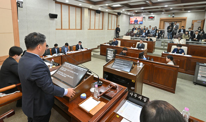 정선군의회(의장 배왕섭)는 14일 제317회 정선군의회 정례회 제3차 본회의를 열고 3일간의 회기 일정을 마무리하고 있다.(사진=정선군 제공) *재판매 및 DB 금지