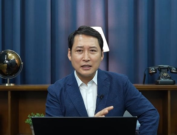 [서울=뉴시스] 유튜브 채널 '경제 읽어주는 남자(김광석TV)'의 김광석 교수가 AI 개발 '속도 조절론'을 기업들의 재무 부담과 연결해 분석했다. (사진=유튜브 채널 '경제 읽어주는 남자(김광석TV)' 화면 캡쳐) 2026.10.14. 