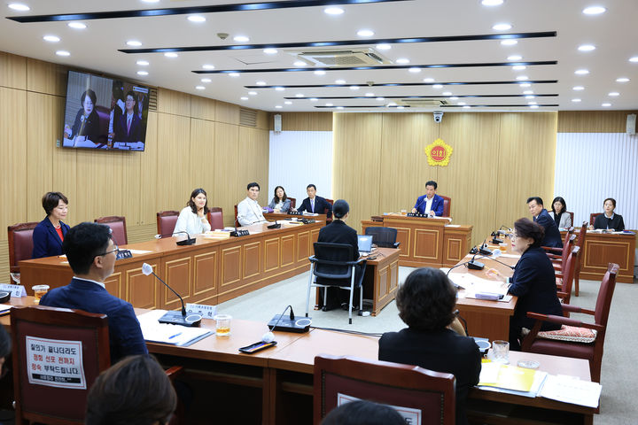 [대구=뉴시스]대구시의회 대구경북 행정통합 특별위원회(위원장 박창석) 회의 모습이다(사진=대구시의회 제공) 2026.10.14 photo@newsis.com *재판매 및 DB 금지