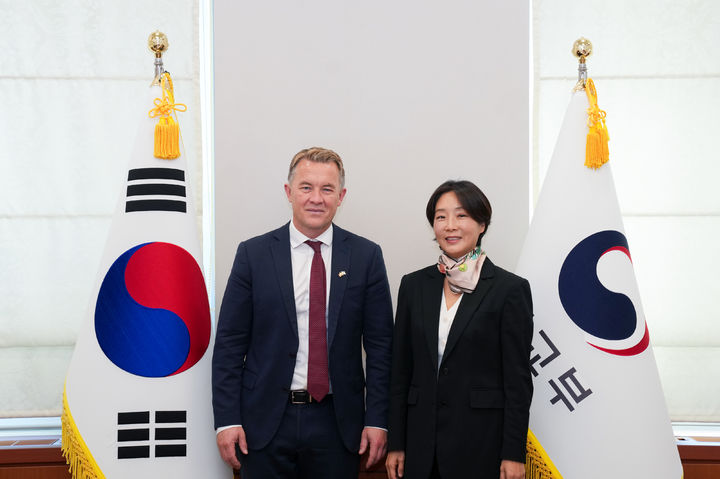 [서울=뉴시스]외교부는 14일 정의혜 차관보가 방한한 안드레아스 모츠펠트 크라비크 노르웨이 외교차관과 면담했다고 밝혔다. 사진 외교부 제공. *재판매 및 DB 금지