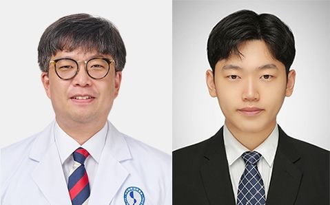 [수원=뉴시스] 방사선종양학과 허재성(왼쪽) 교수와 의생명과학과 박준형 대학원생. (사진=아주대병원 제공) 2026.10.14. photo@newsis.com *재판매 및 DB 금지