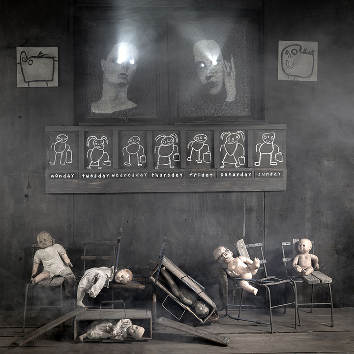 Omnipresent, Spirits and Spacesseries, 2022, Inkjet print, 75×75cm, ⓒRoger Ballen *재판매 및 DB 금지