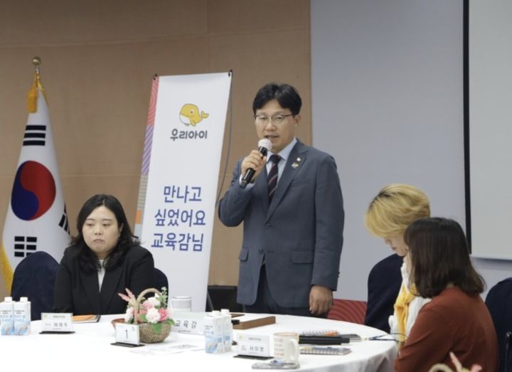 [울산=뉴시스] 울산교육청은 14일 교육청 집현실에서 조용식 교육감과 울산장애인부모회 회원들이 참석한 가운데 '제4회 시민과 만나는 교육감' 행사를 열었다고 밝혔다. (사진=울산교육청 제공) photo@newsis.com *재판매 및 DB 금지
