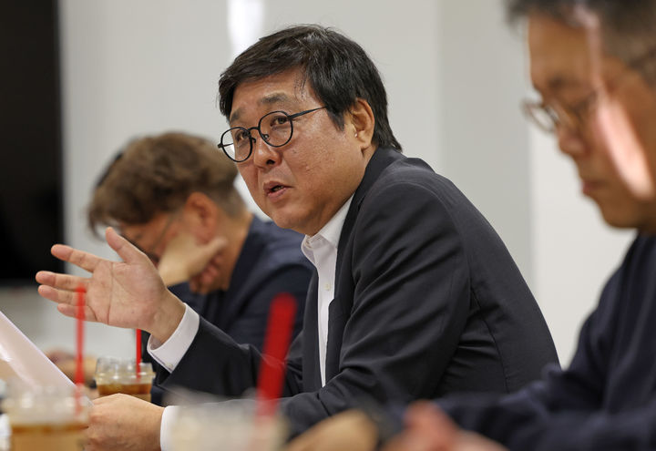 [서울=뉴시스] 최휘영 문화체육관광부 장관이 14일 서울 종로구 국립현대미술관 서울에서 열린 문화예술정책자문위원회 웹툰 분과 제4차 회의에서 발언하고 있다. (사진=문화체육관광부 제공) 2026.10.14. photo@newsis.com *재판매 및 DB 금지