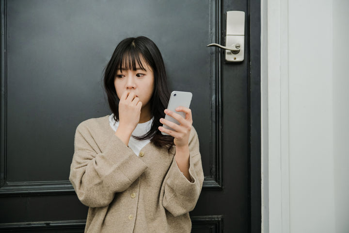 [서울=뉴시스] 일본에서 경찰관을 사칭해 신체검사를 명목으로 여성에게 나체 사진을 요구하고 사진 유포를 빌미로 협박하는 사기가 잇따르고 있다. (사진출처=유토이미지) *재판매 및 DB 금지