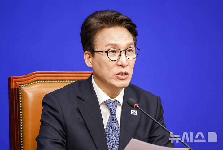[서울=뉴시스] 정병혁 기자 = 김민석 더불어민주당 대표가 14일 서울 여의도 국회에서 열린 최고위원회의에서 발언하고 있다. 2026.10.14. jhope@newsis.com