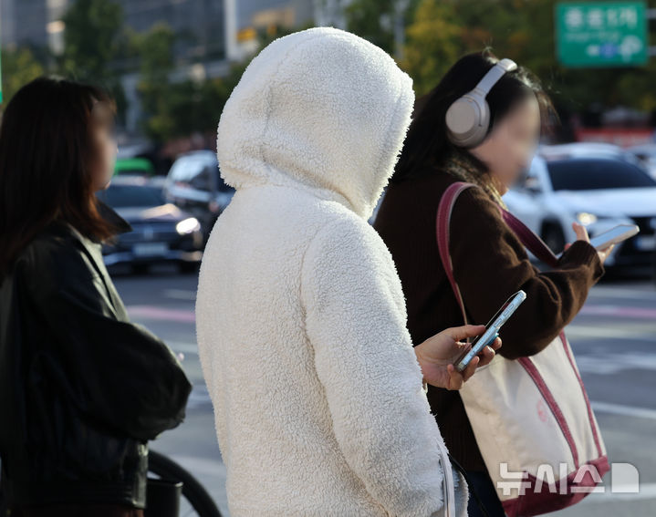 가을은 짧고 겨울은 성큼...막 오른 패딩 경쟁 - 뉴스 썸네일 이미지