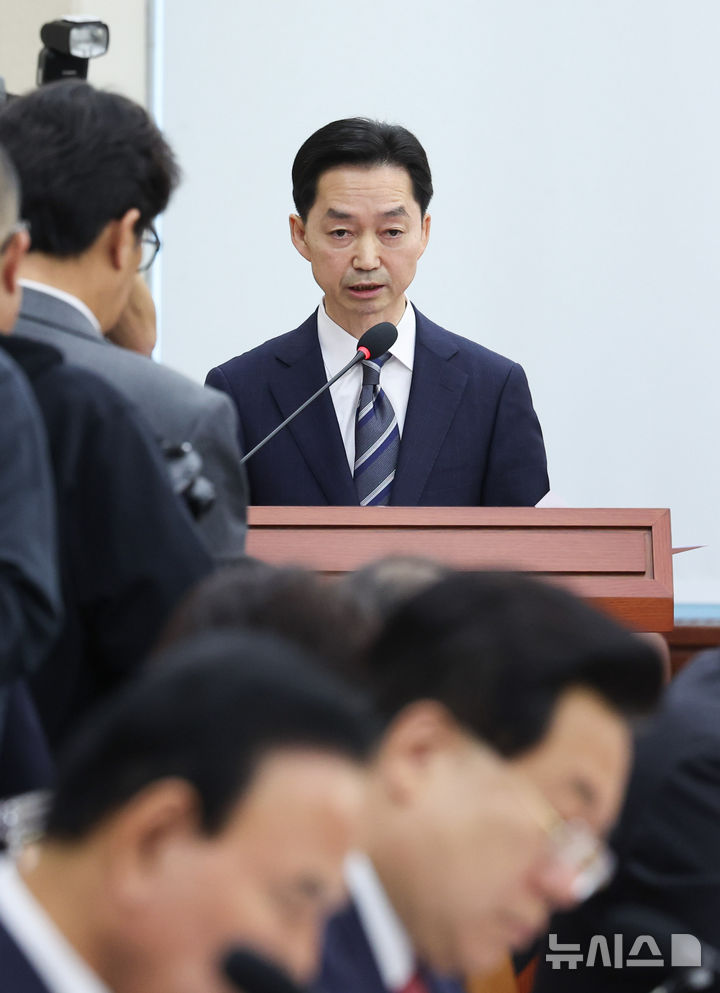 [서울=뉴시스] 최진석 기자 = 김지용 중대범죄수사청장 후보자가 14일 여의도 국회에서 열린 행정안전위원회의 중수청장 후보자 인사청문회에 출석해 발언하고 있다. 2026.10.14. myjs@newsis.com