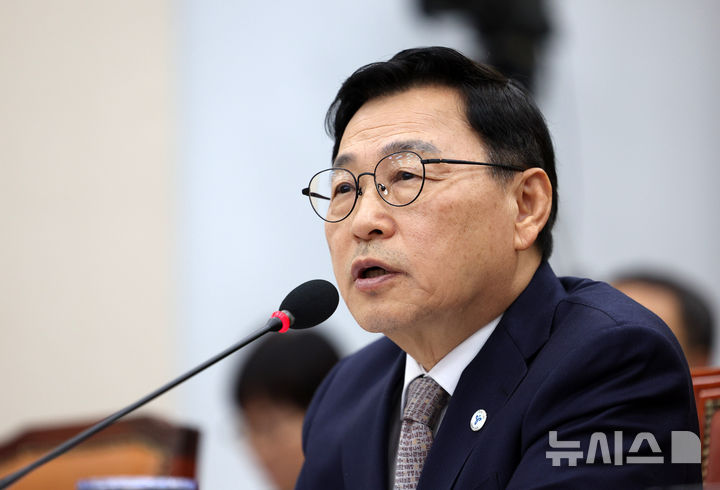[서울=뉴시스] 고범준 기자 = 정근식 서울시교육감이 14일 서울 여의도 국회에서 열린 교육위원회 국정감사(서울교육청 등)에서 의원 질의에 답변하고 있다. 2026.10.14. bjko@newsis.com