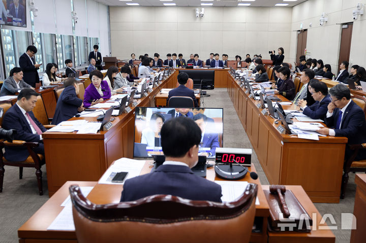 국민연금 국감서 '리밸런싱 유예' 충돌…여 "투자전략 공개 위험" 야 "회의록 공개하라"
