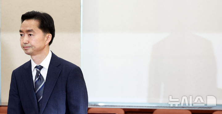 [서울=뉴시스] 최진석 기자 = 김지용 중대범죄수사청장 후보자가 14일 여의도 국회에서 열린 행정안전위원회의 중수청장 후보자 인사청문회에 출석하고 있다. 2026.10.14. myjs@newsis.com