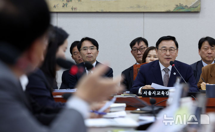 [서울=뉴시스] 고범준 기자 = 정근식 서울시교육감이 14일 서울 여의도 국회에서 열린 교육위원회 국정감사(서울교육청 등)에서 의원 질의에 답변하고 있다. 2026.10.14. bjko@newsis.com