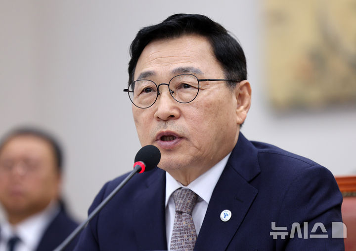[서울=뉴시스] 고범준 기자 = 정근식 서울시교육감이 14일 서울 여의도 국회에서 열린 교육위원회 국정감사(서울교육청 등)에서 의원질의에 답변하고 있다. 2026.10.14. bjko@newsis.com