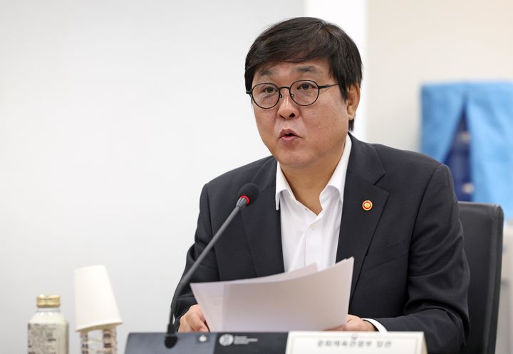 [서울=뉴시스] 최휘영 문화체육관광부 장관이 14일 서울 종로구 국립현대미술관 서울관에서 문화예술정책자문위원회 뮤지컬 분과 3차 회의를 주재하고 있다. (사진=문체부 제공) 2026.10.14. photo@newsis.com *재판매 및 DB 금지