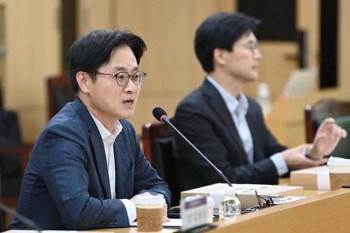 [서울=뉴시스] 김정관 산업통상부 장관이 14일 강원도 춘천시 춘천바이오산업진흥원에서 열린 '강원권 성장엔진 투자기업 간담회'에서 발언하고 있다. (사진=산업부 제공) 2026.10.14. photo@newsis.com *재판매 및 DB 금지