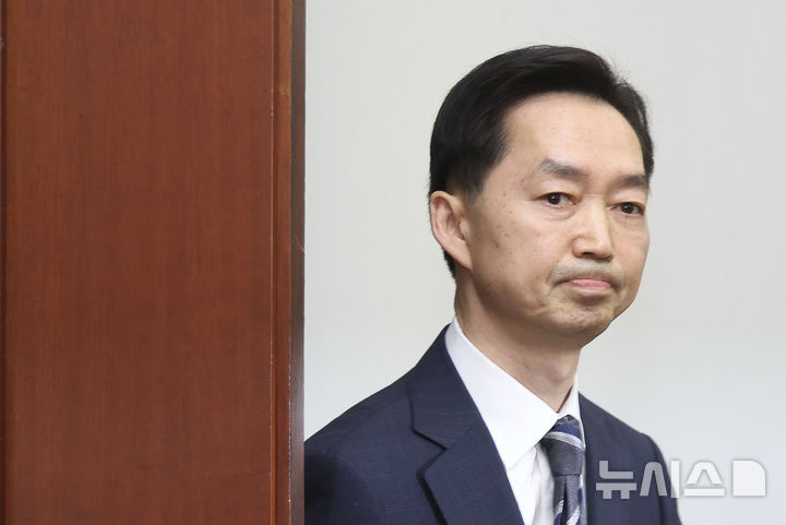[서울=뉴시스] 김근수 기자 = 김지용 중대범죄수사청장 후보자가 14일 오전 서울 여의도 국회에서 열린 중수청장 후보자 인사청문회에 출석하고 있다. 2026.10.14. ks@newsis.com