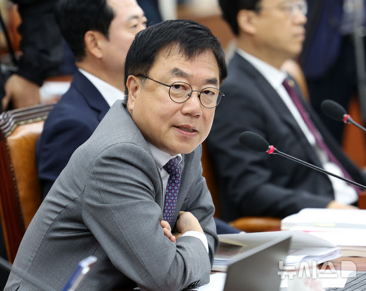 [서울=뉴시스] 고범준 기자 = 서범수 국민의힘 의원이 14일 서울 여의도 국회에서 열린 교육위원회 국정감사(서울교육청 등)에서 발언하고 있다. 2026.10.14. bjko@newsis.com