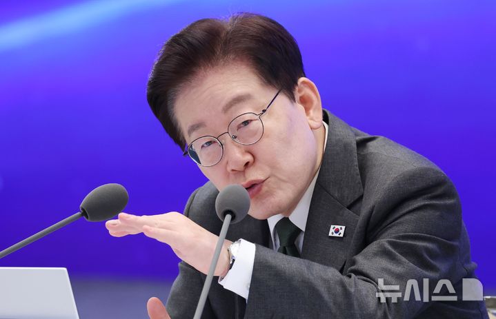 [서울=뉴시스] 김진아 기자 = 이재명 대통령이 14일 청와대 영빈관에서 열린 국민주권정부 인구전략 비전선포식에서 발언하고 있다. 2026.10.14. bluesoda@newsis.com