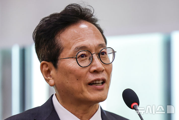 [서울=뉴시스] 정병혁 기자 = 황교익 한국문화관광연구원장이 14일 서울 여의도 국회에서 열린 문화체육관광위원회의 한국관광공사 등 문화체육관광부 산하 공공기관 및 유관기관 국정감사에서 질문에 답하고 있다. 2026.10.14. jhope@newsis.com