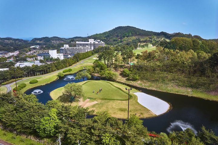 [서울=뉴시스] 롯데스카이힐CC 부여 (사진=롯데호텔앤리조트 제공) *재판매 및 DB 금지