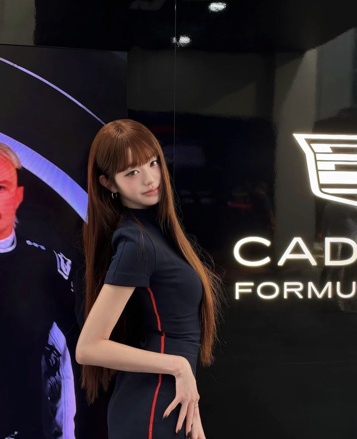 [서울=뉴시스] 장원영은 패션 프랜드 '타미진스(Tommy Jeans)'의 글로벌 앰버서더로 관련된 복장을 입고 해외 유명 스포츠 행사장에 참석했다. (사진=SNS 캡쳐) 2026.10.15. 
