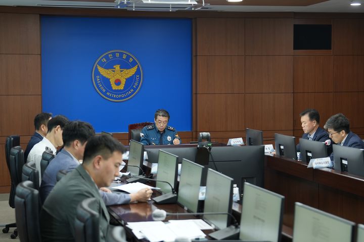 [대전=뉴시스] 대전경찰청이 최근 개정 형사소송법 시행에 따라 현장 혼선을 최소화하고 검사 요구 사건의 체계적인 관리를 위해 '검사 요구 사건 관리 방안'을 주제로 회의를 진행했다.(사진=대전경찰청 제공) 2026.10.15. photo@newsis.com *재판매 및 DB 금지