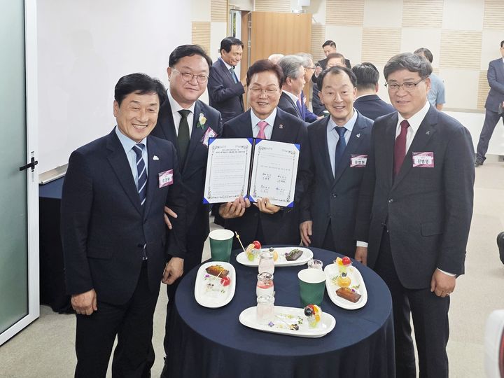 [함양=뉴시스] 함양·산청·하동·남해 4개 군 대전~남해선 철도 개설 공동 건의 (사진=함양군 제공) 2026. 10. 15. photo@newsis.com *재판매 및 DB 금지