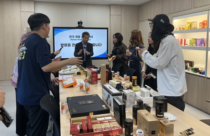 [금산=뉴시스] 제44회 금산세계인삼축제 국제인삼교역전 연계 현장 상담 모습 *재판매 및 DB 금지
