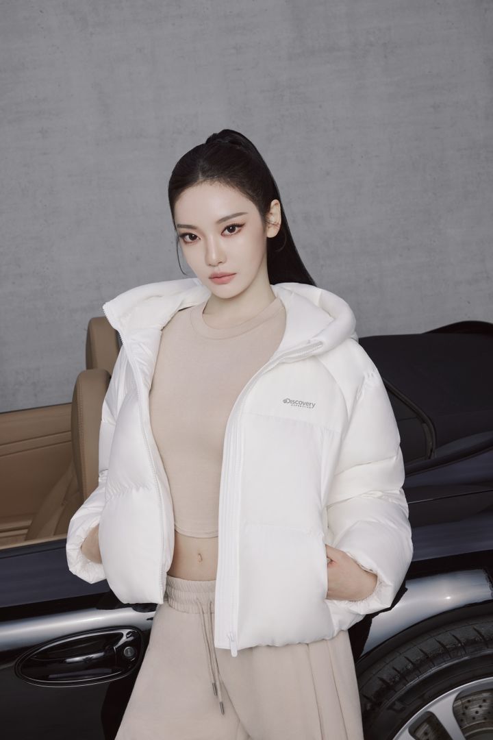 F&F(에프앤에프)가 전개하는 프리미엄 액티브 웰니스 라이프스타일 브랜드 디스커버리 익스페디션은 브랜드 앰버서더인 그룹 에스파의 멤버 닝닝과 함께한 겨울 시즌 비주얼을 공개했다. *재판매 및 DB 금지