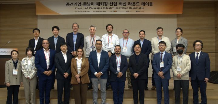 [서울=뉴시스] 한국중견기업연합회는 15일 상장회사회관에서 KDI 글로벌지식협력단지운영단과 공동으로 '중견기업-중남미 패키징 산업 혁신 라운드 테이블'을 개최했다고 밝혔다. (사진=중견련 제공) 2026.10.15. photo@newsis.com *재판매 및 DB 금지