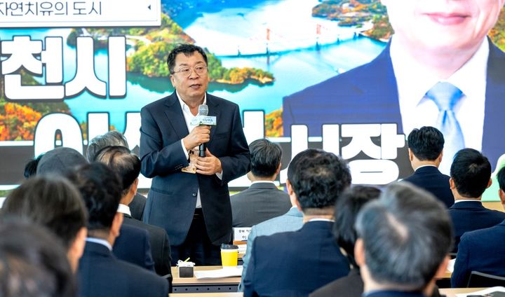 제18회 시장·군수·구청장 산림 연찬회에서 발표하는 이상천 제천시장.(사진=제천시 제공) *재판매 및 DB 금지