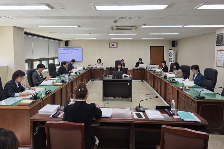 [대구=뉴시스] 이상제 기자 = 15일 대구 달서구의회에서 가족정책과를 대상으로 한 행정사무감사가 진행되고 있다. 2026.10.15. king@newsis.com *재판매 및 DB 금지