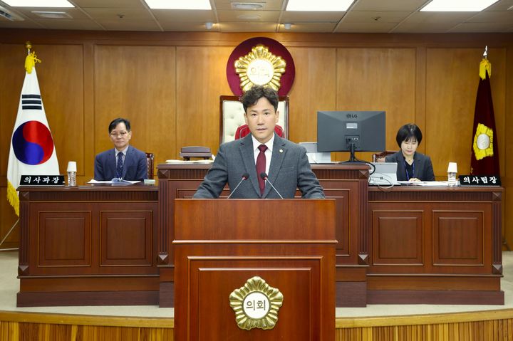[대구=뉴시스] 대구 중구의회 김재용 의원이 15일 열린 제317회 임시회 제1차 본회의에서 5분 자유발언을 하고 있다. (사진=대구 중구의회 제공) 2026.10.15. photo@newsis.com *재판매 및 DB 금지