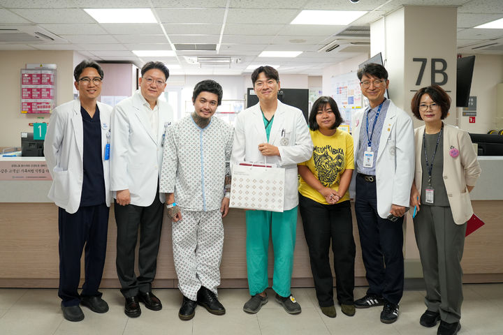 [부산=뉴시스] 제31회 부산국제영화제 개막일인 6일 필리핀 영화감독 아르빈 벨라르미노가 갑작스러운 시야 결손과 시력 저하를 호소해 부산백병원 권역응급의료센터로 긴급 이송됐다. (사진=부산백병원 제공) 2026.10.15. photo@newsis.com *재판매 및 DB 금지