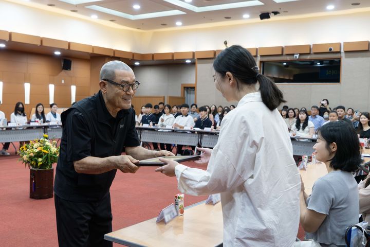 [서울=뉴시스] 귀뚜라미그룹이 학생을 위한 장학사업부터 연구자와 공학기술인을 위한 학술상 후원까지 지원의 폭을 넓히며 과학·공학의 미래를 뒷받침하고 있다. (사진=귀뚜라미그룹 제공) 2026.10.16. photo@newsis.com *재판매 및 DB 금지
