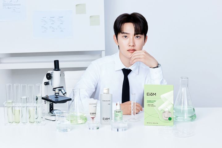 더마 스킨케어 브랜드 ‘이옴’(EIOM)의 새 모델 가수 겸 배우 도경수. (사진=이옴) *재판매 및 DB 금지