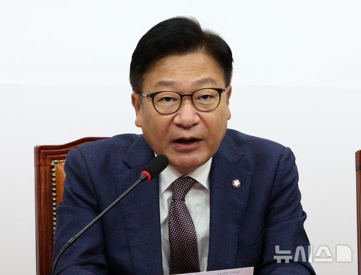 [서울=뉴시스] 고범준 기자 = 정점식 국민의힘 원내대표가 15일 서울 여의도 국회에서 열린 최고위원회의에서 발언하고 있다. 2026.10.15. bjko@newsis.com