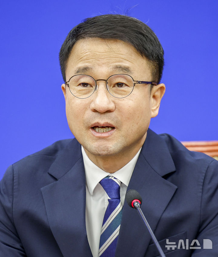 [서울=뉴시스] 정병혁 기자 = 한병도 더불어민주당 원내대표가 15일 서울 여의도 국회에서 열린 국정감사 대책회의에서 발언하고 있다. 2026.10.15. jhope@newsis.com
