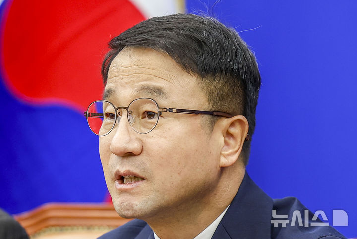[서울=뉴시스] 정병혁 기자 = 한병도 더불어민주당 원내대표가 지난 15일 서울 여의도 국회에서 열린 국정감사 대책회의에서 발언하고 있다. 2026.10.15. jhope@newsis.com