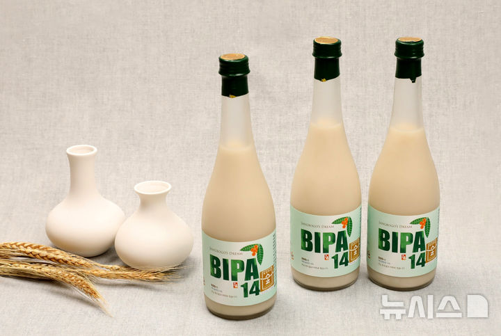 [전남광주=뉴시스] 전남광주통합특별시 10월의 전통주 '장보고의 꿈 비파14' 탁주. (사진=전남광주특별시청 제공). photo@newsis.com *재판매 및 DB 금지